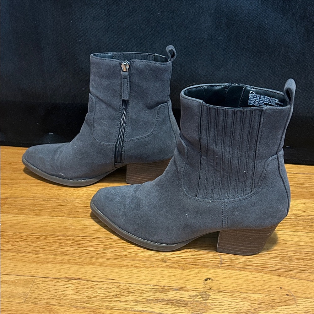 Universal Threads Grey Boots Size 7.5 - Picture 3 of 4
